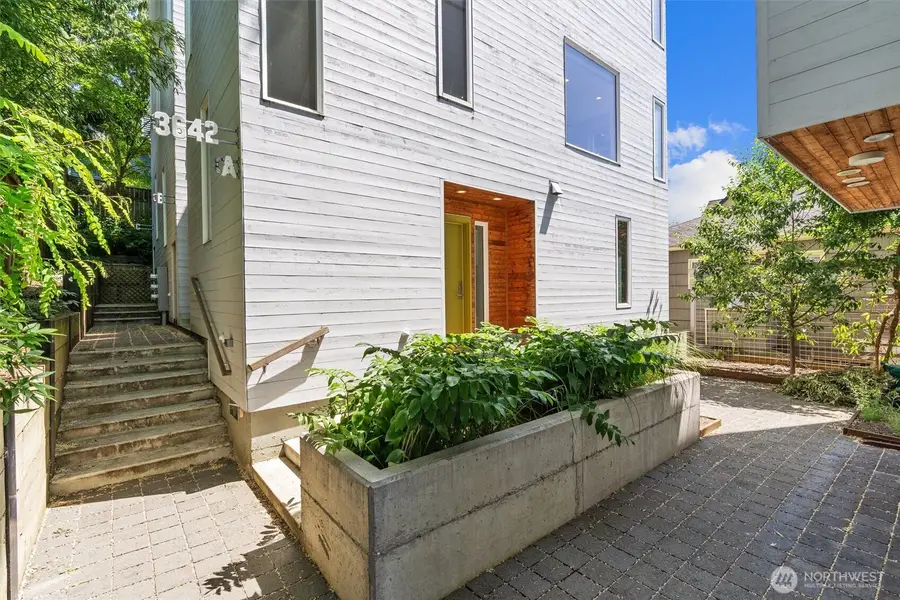3642 Interlake Avenue N, Seattle, WA 98103 - Image #2