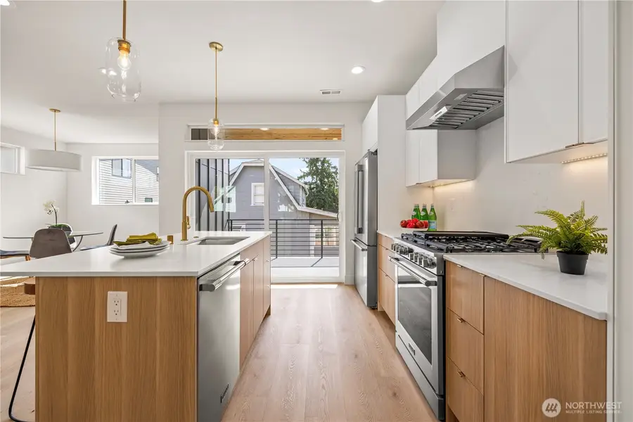 6730 21st Avenue Sw, Seattle, WA 98106 - Image #2