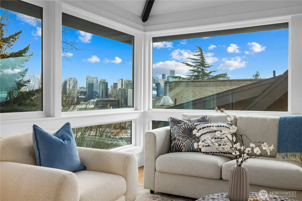 1014 4th Avenue N, Seattle, WA 98109 - Image #1