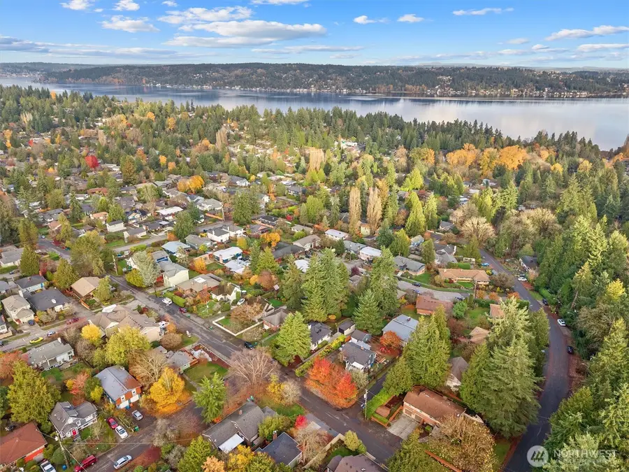 9222 40th Avenue Ne, Seattle, WA 98115 - Image #2