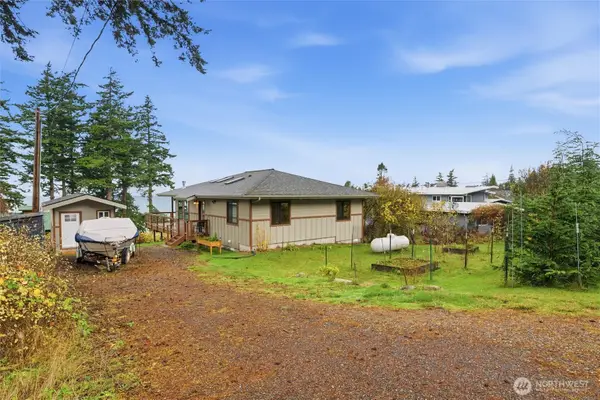 2533 Island View Lane, Lummi Island, WA 98262