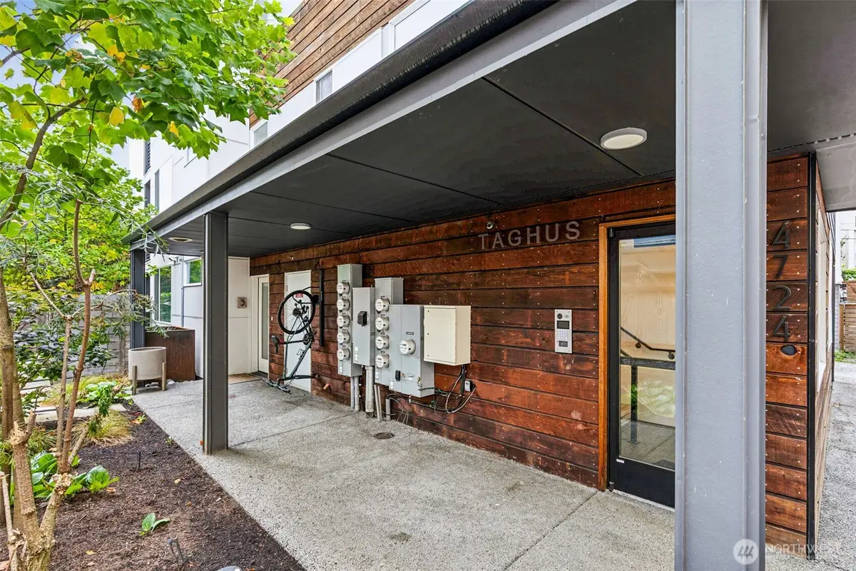 4724 31st Avenue S, Seattle, WA 98108 - Image #1