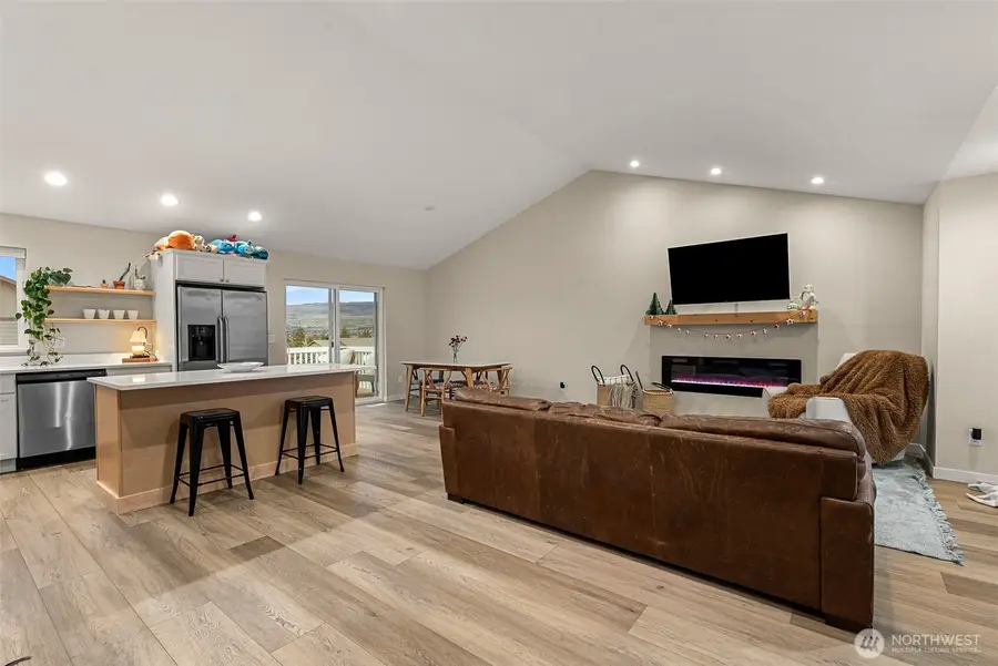 576 Saddle Rock Loop, East Wenatchee, WA 98801 - Image #2