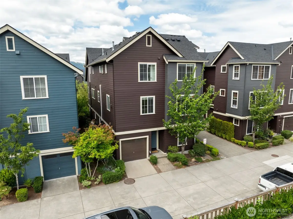 861 5th Place Ne, Issaquah, WA 98029 - Image #1