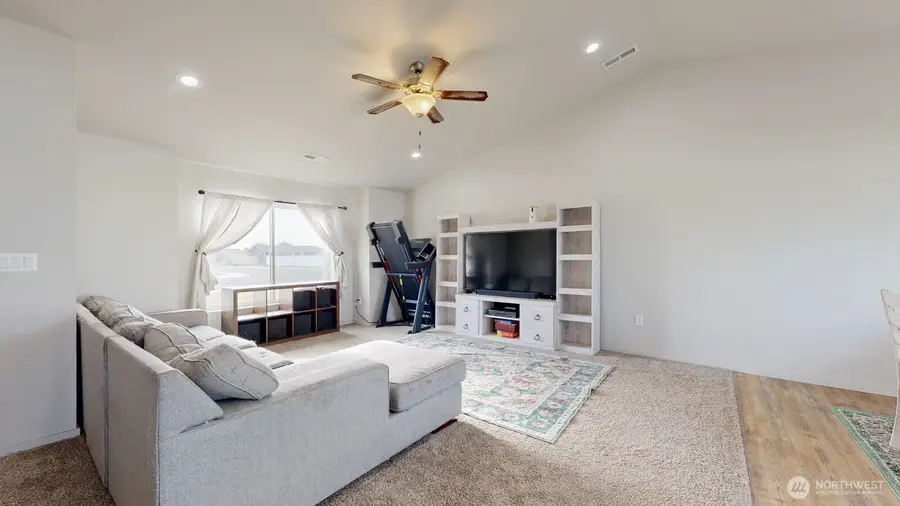 907 E Cascade Street, Othello, WA 99344 - #2