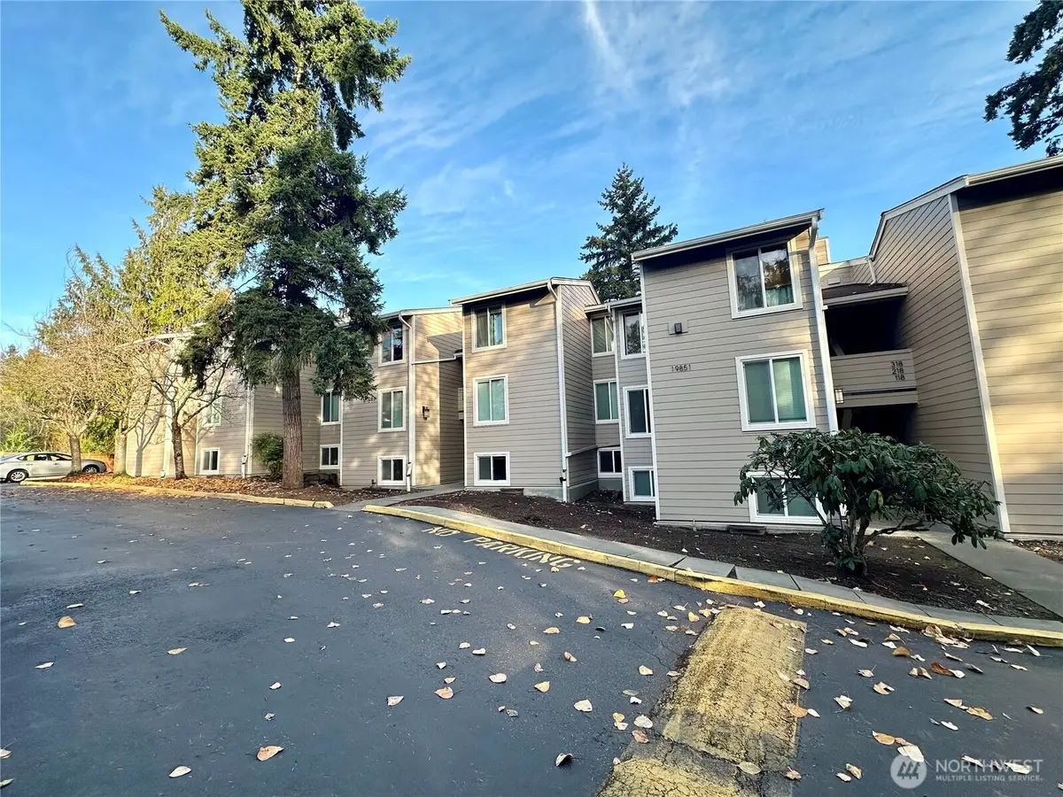 19851 25th Avenue Ne #204, Shoreline, WA 98155 - Image #1
