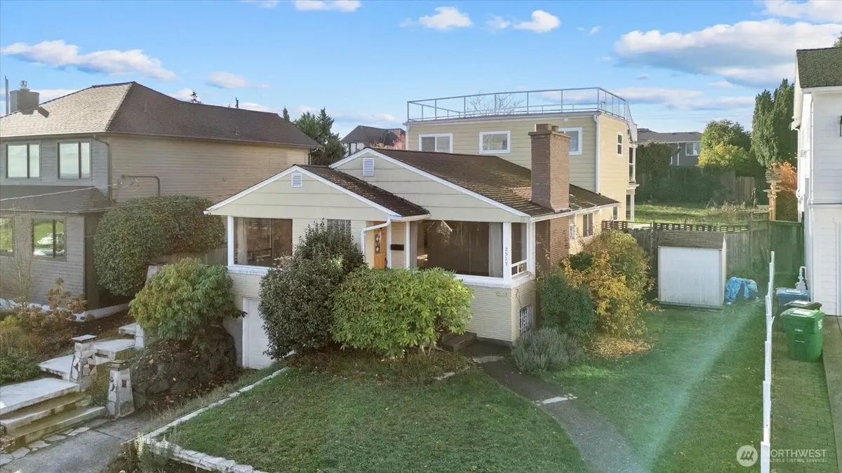 2515 27th Avenue W, Seattle, WA 98199 - Image #1