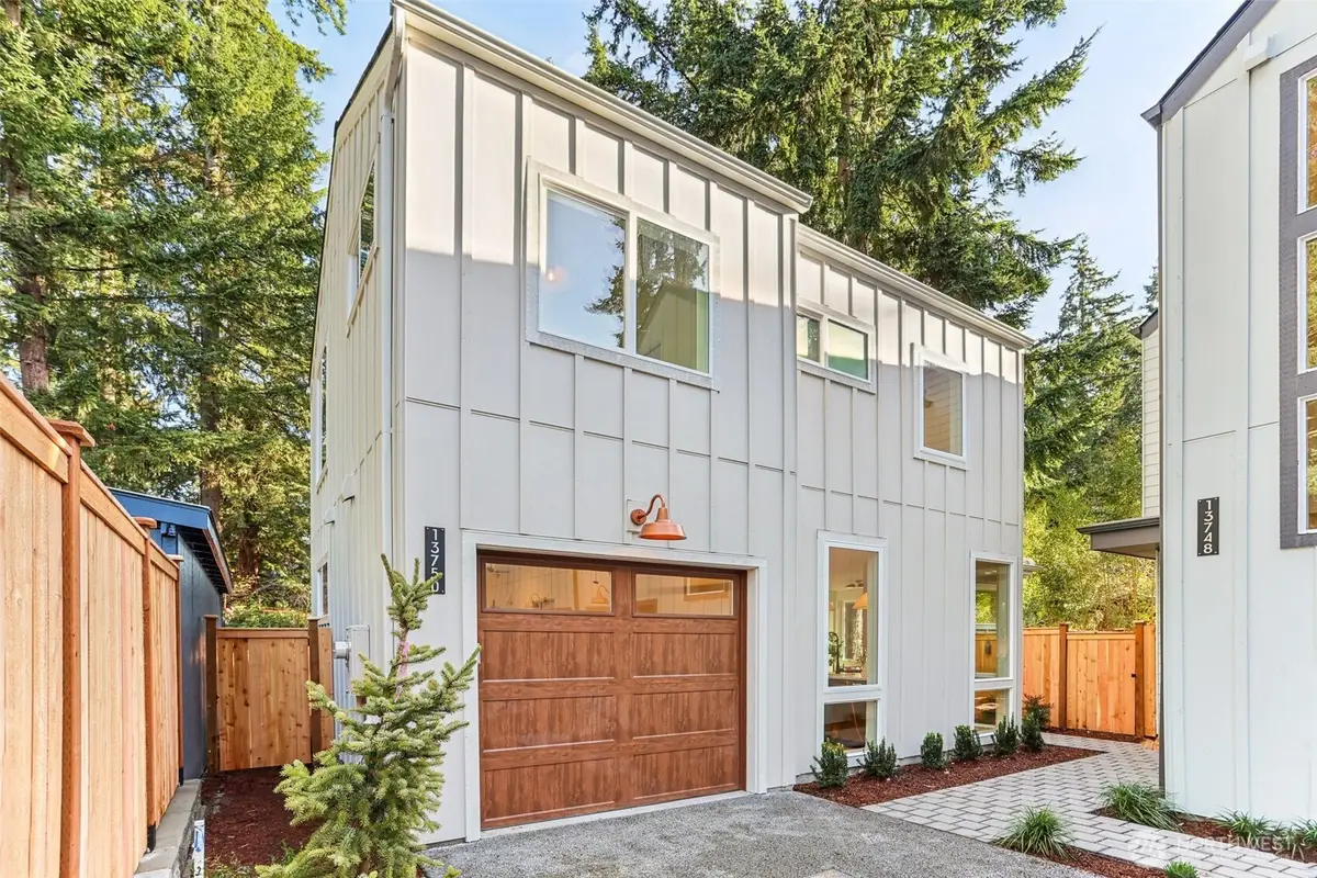 13750 Stone Avenue N, Seattle, WA 98133 - Image #1