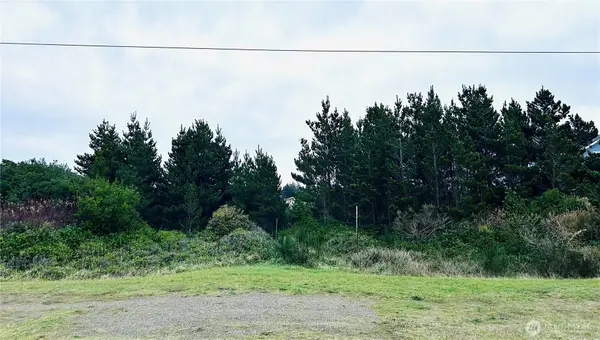 564 & 568 Point Brown Avenue Ne, Ocean Shores, WA 98569