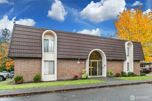 11006 NE 68th Street #806, Kirkland, WA 98033