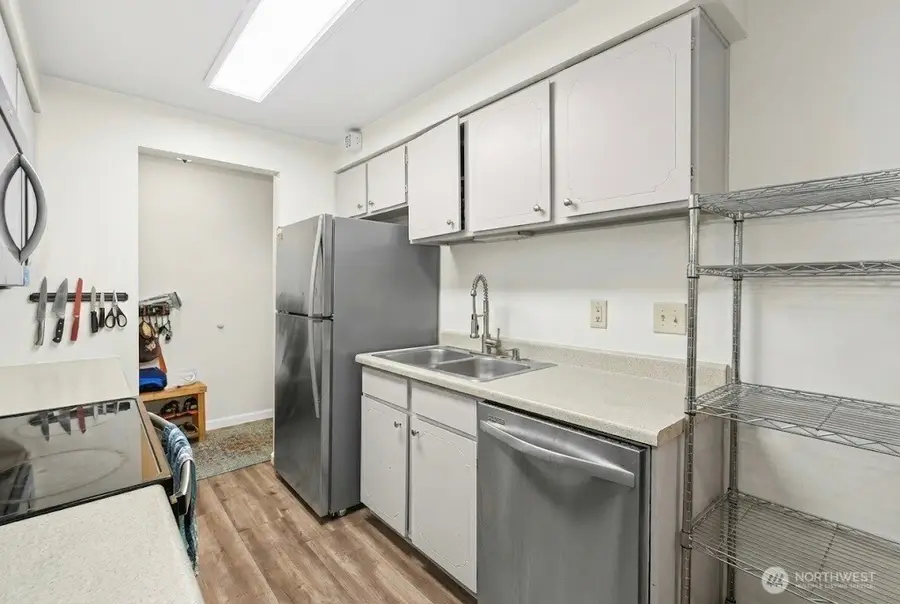 11006 NE 68th Street #806, Kirkland, WA 98033 - Image #2