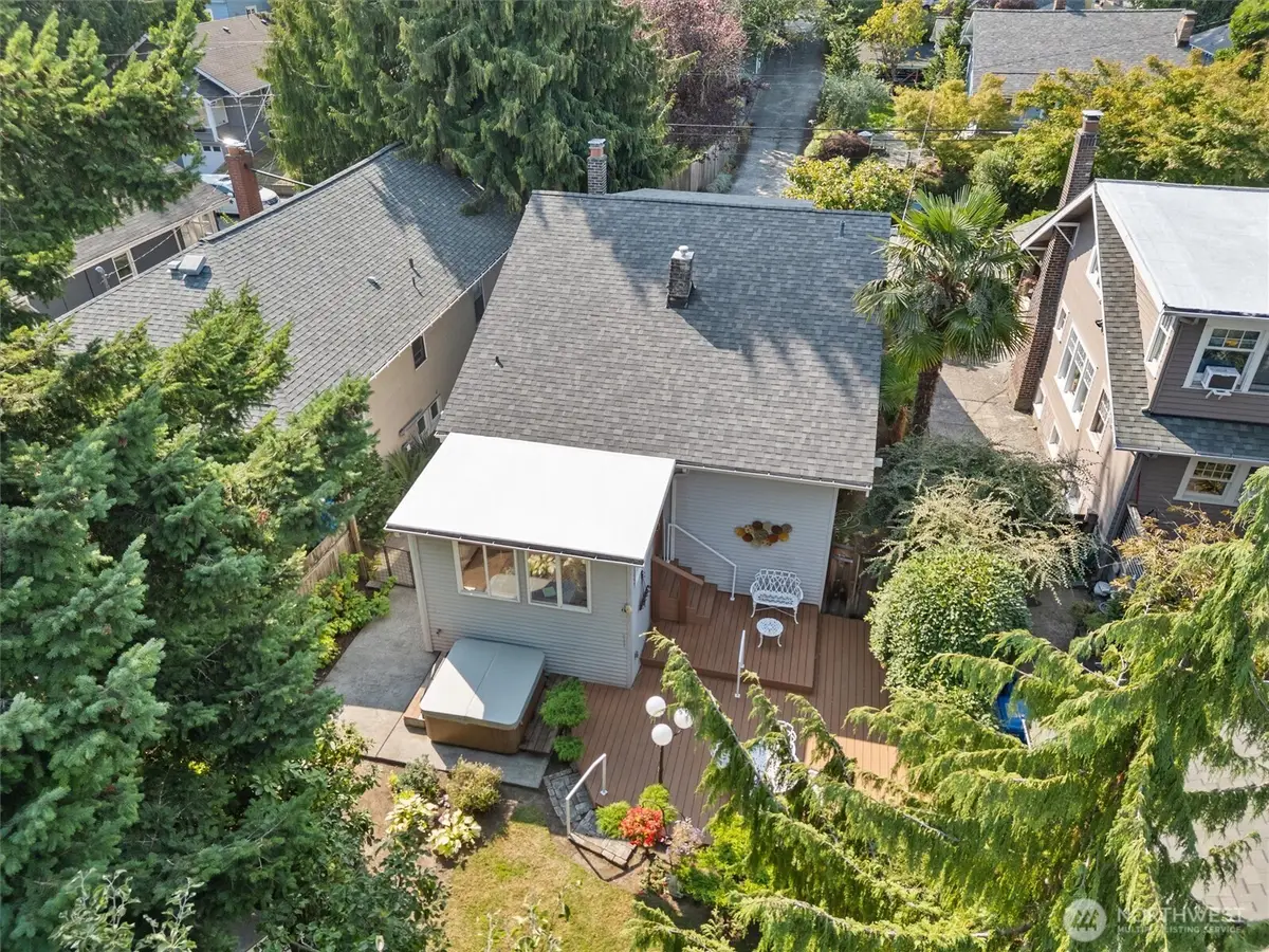 4618 1st Avenue Ne, Seattle, WA 98105 - Image #1