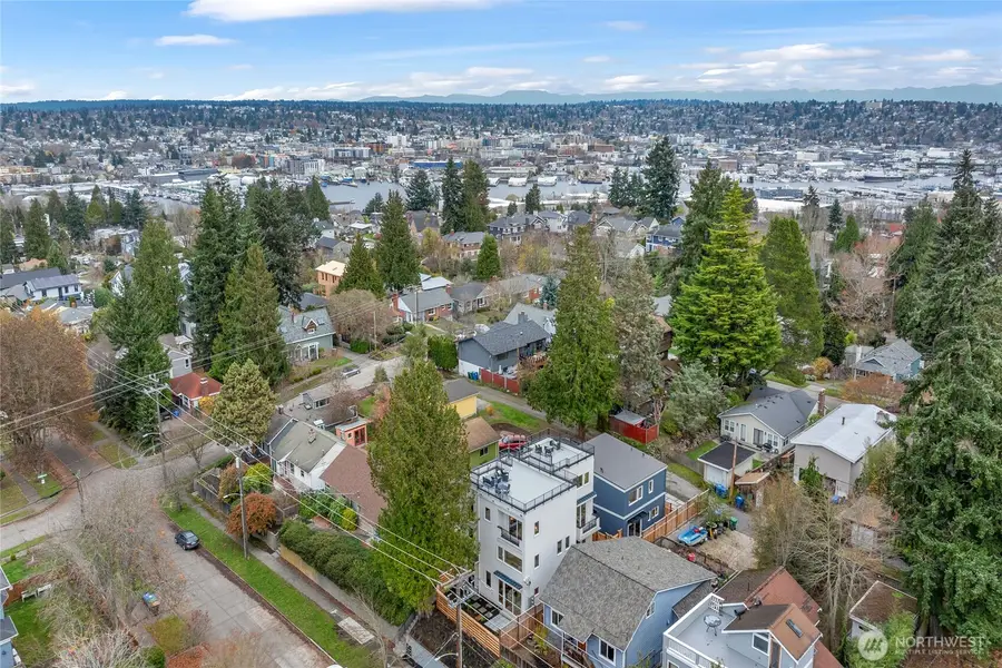 4048 32nd Avenue W #B, Seattle, WA 98199 - Image #2