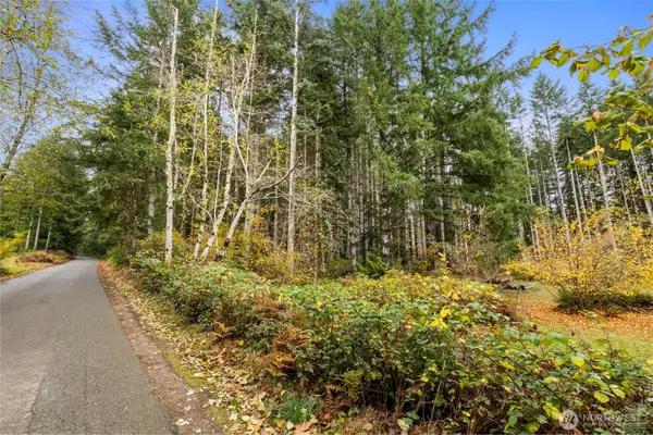 3 Larson Lane Nw, Seabeck, WA 98380