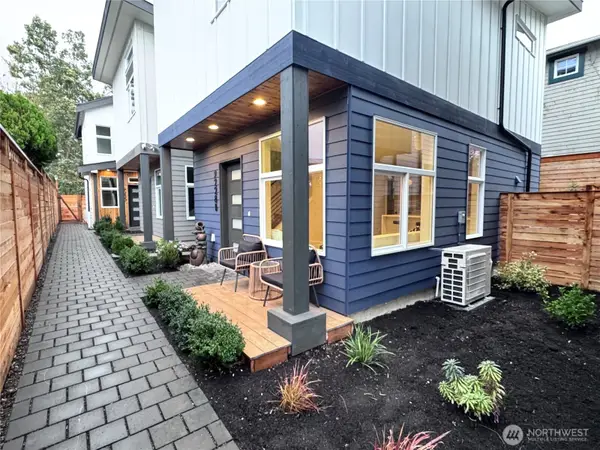 9228 22nd Avenue Sw, Seattle, WA 98106