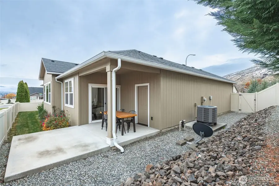 1738 Skylar Court, Wenatchee, WA 98801 - Image #2