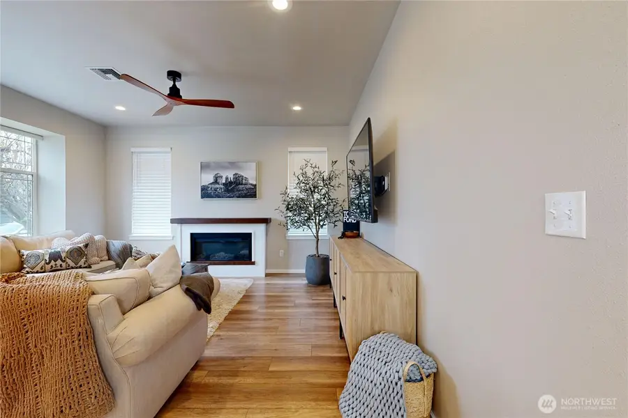 891 SE Larkspur Pl, College Place, WA 99324 - Image #2