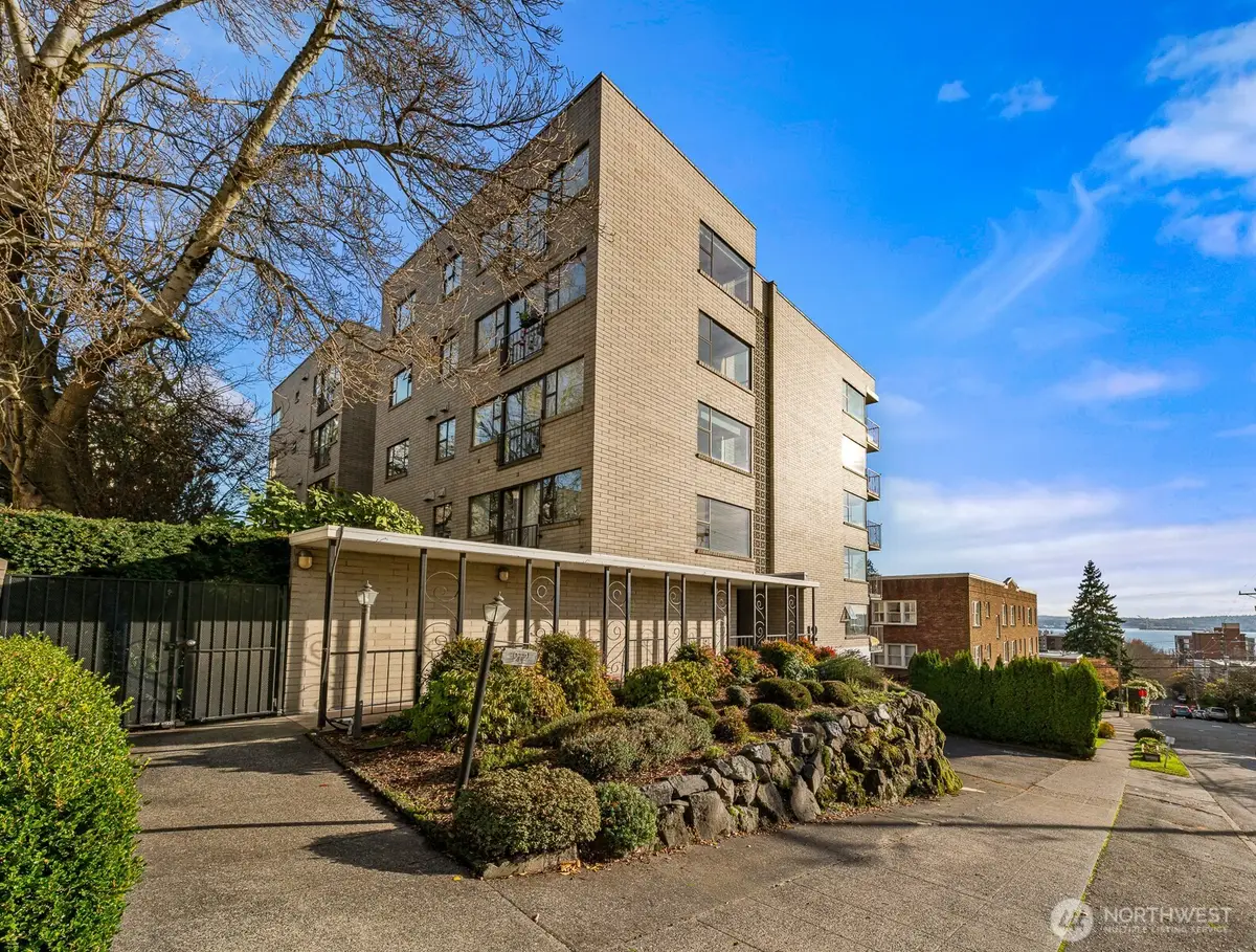 912 3rd Avenue W #101, Seattle, WA 98119 - Image #1