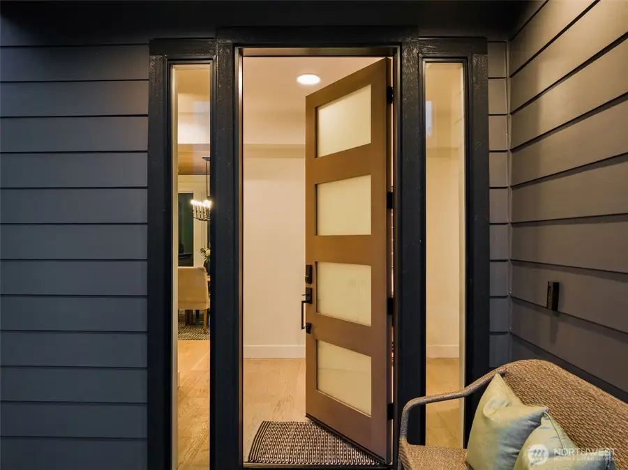 807 W Armour Street, Seattle, WA 98119 - Image #2