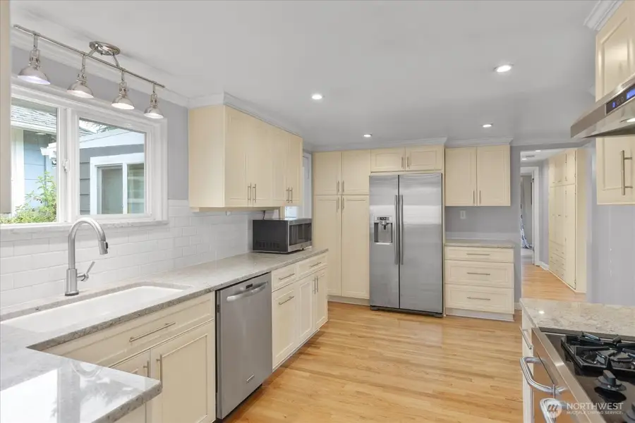 12206 Fremont Avenue N, Seattle, WA 98133 - Image #2