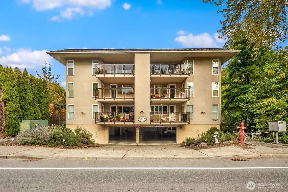9320 NE Juanita Drive #1B, Kirkland, WA 98034 - Image #1