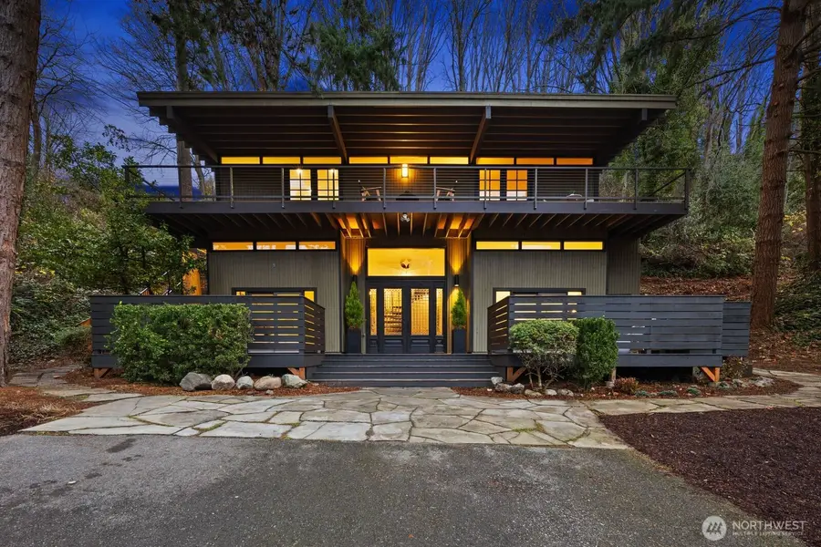 1644 32nd Avenue W, Seattle, WA 98199 - Image #2