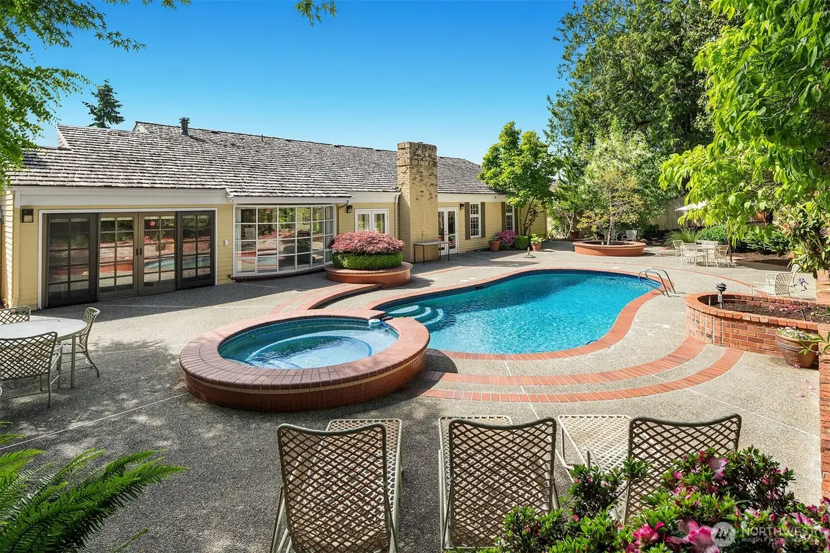 4226 92nd Avenue Ne, Yarrow Point, WA 98004 - Image #1