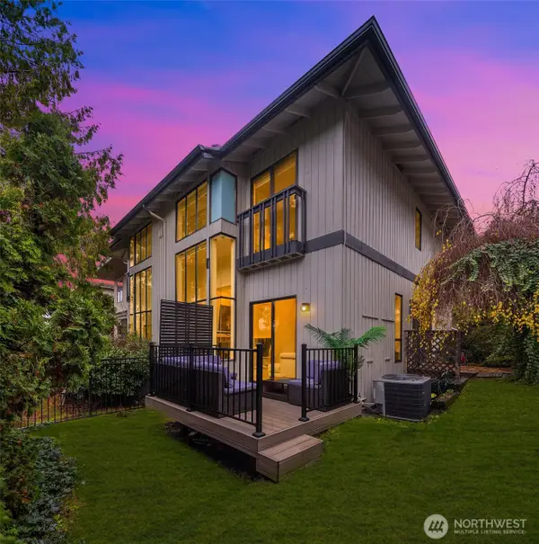 12 18th Avenue #A, Kirkland, WA 98033