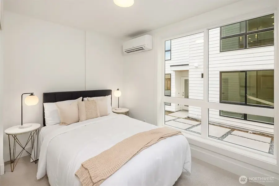 4422 1st Avenue Ne #B, Seattle, WA 98105 - Image #2