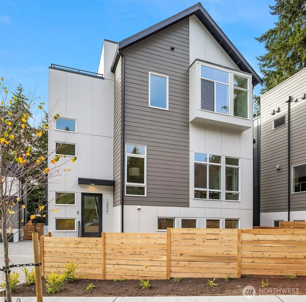10827 11th Avenue Ne, Seattle, WA 98125 - Image #1