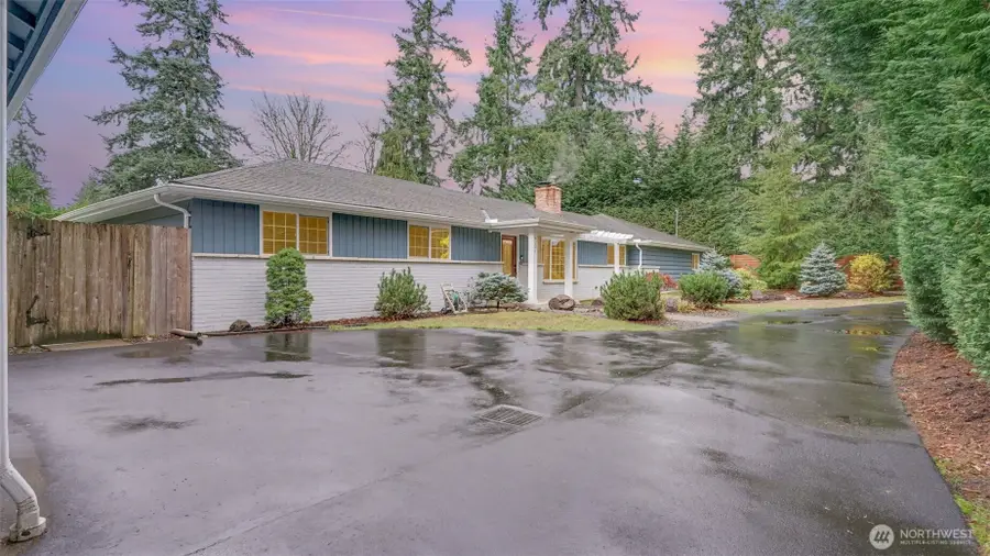 6201 Island Crest Way, Mercer Island, WA 98040 - Image #2