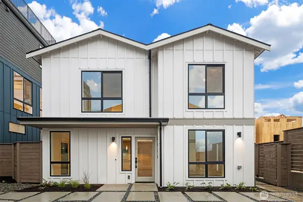 104 NE 44th Street, Seattle, WA 98105