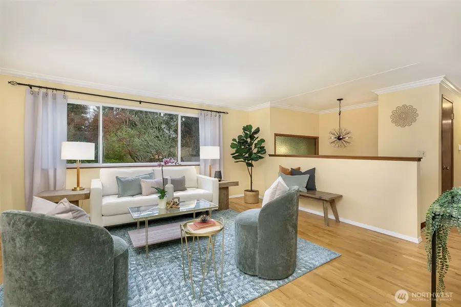 15528 Greenwood Avenue N, Shoreline, WA 98133 - Image #2