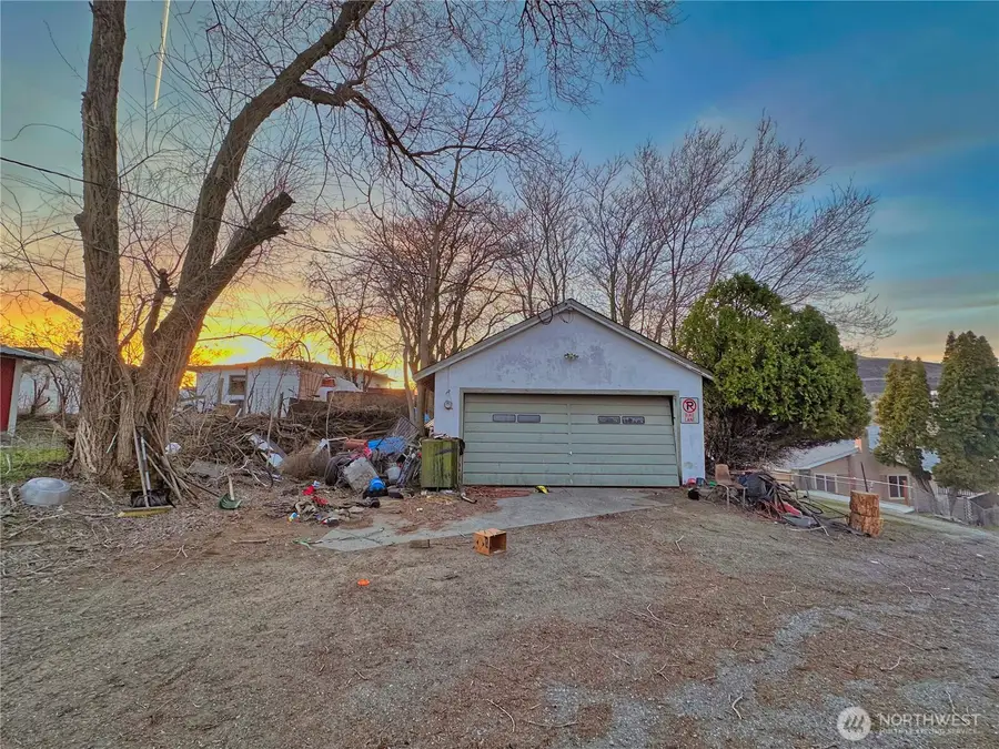 111 Young Street, Grand Coulee, WA 99133 - #3