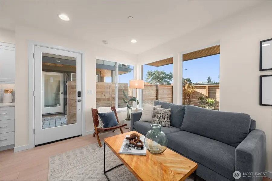 9225 Densmore Avenue N, Seattle, WA 98103 - Image #2