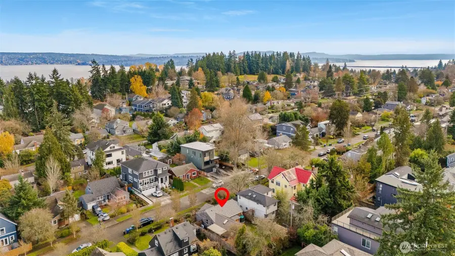 5143 46th Avenue Ne, Seattle, WA 98105 - Image #2