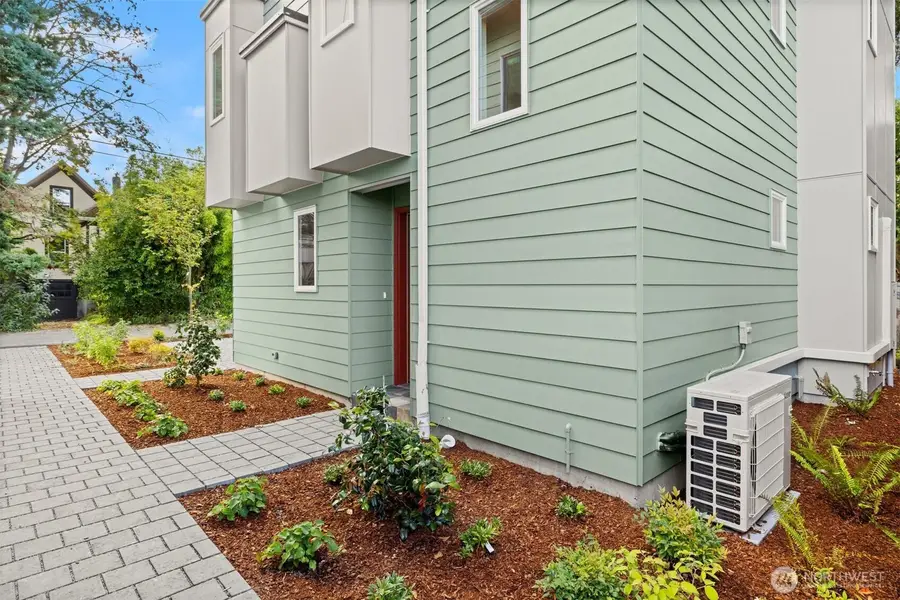 6417 Ellis Avenue S, Seattle, WA 98108 - Image #3