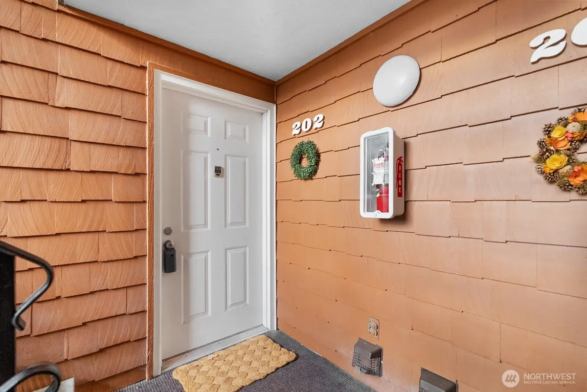 7324 Skyview Lane N #N202, Tacoma, WA 98406 - Image #1