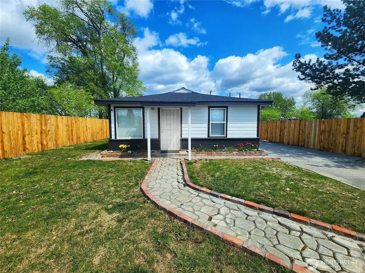 3021 W Peninsula, Moses Lake, WA 98837 - Image #1