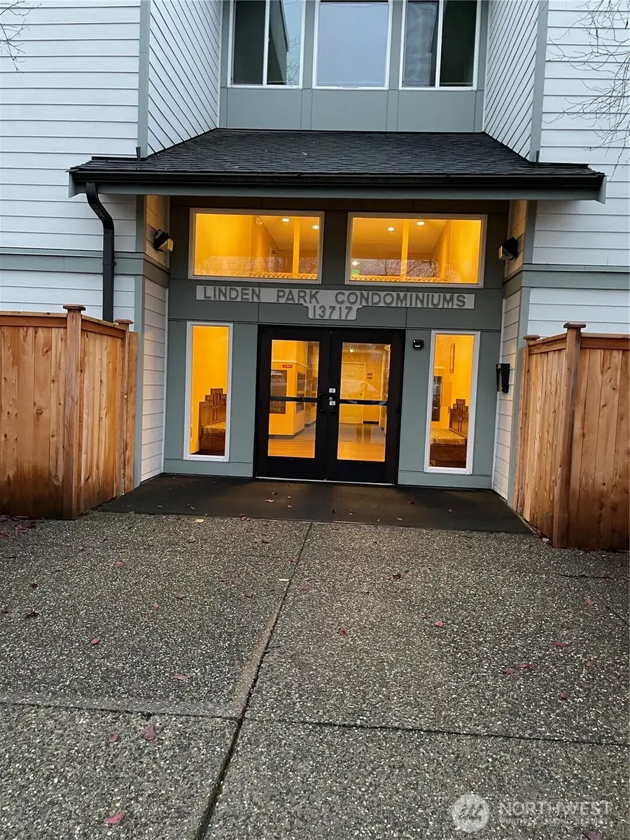 13717 Linden Avenue N #229, Seattle, WA 98133 - Image #2