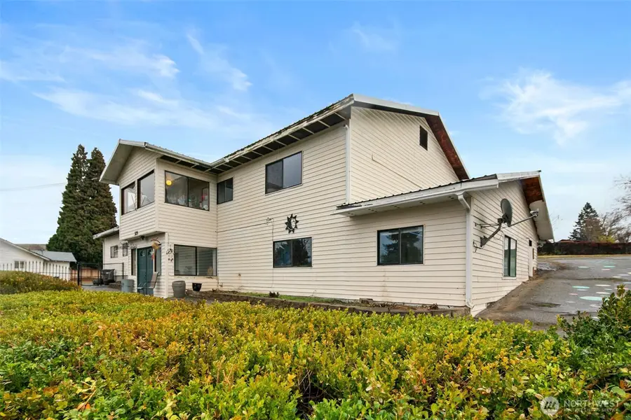 325 N Kansas Avenue, East Wenatchee, WA 98802 - Image #2