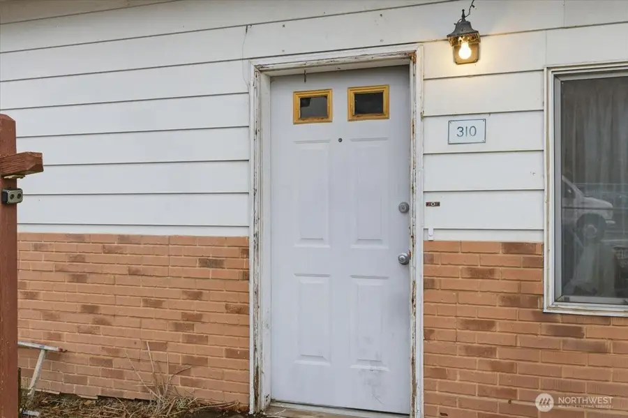 310 Center Street, Grand Coulee, WA 99133 - Image #3