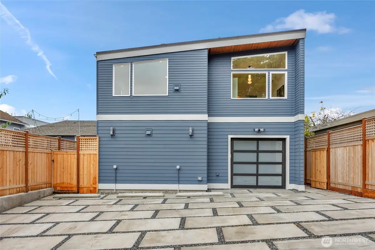 4050 32nd Avenue W, Seattle, WA 98199 - Image #1