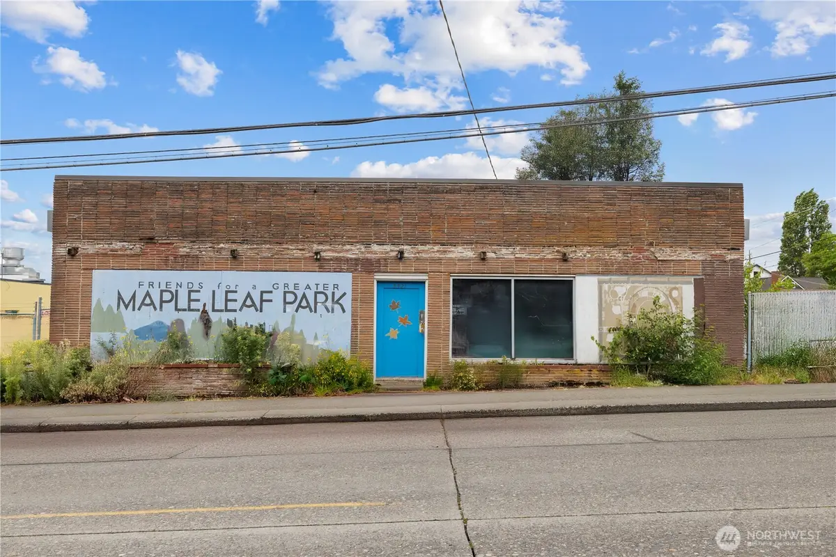 8521 Roosevelt Way Ne, Seattle, WA 98115 - Image #1