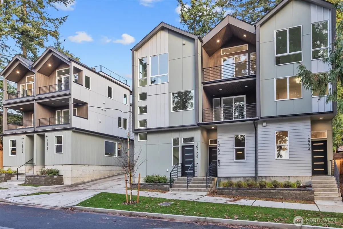 10738 Interlake Avenue N, Seattle, WA 98133 - Image #1