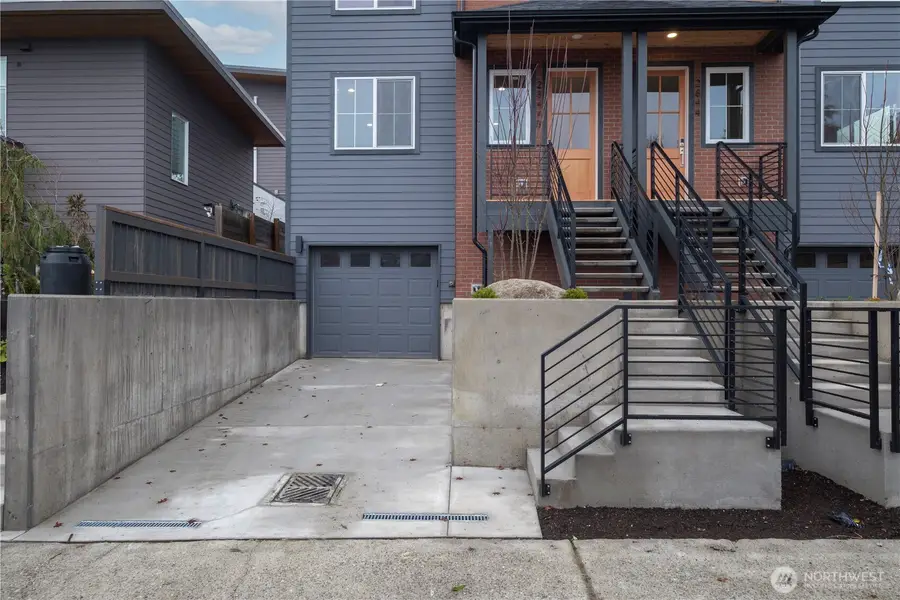2844 22nd Avenue W, Seattle, WA 98199 - Image #2