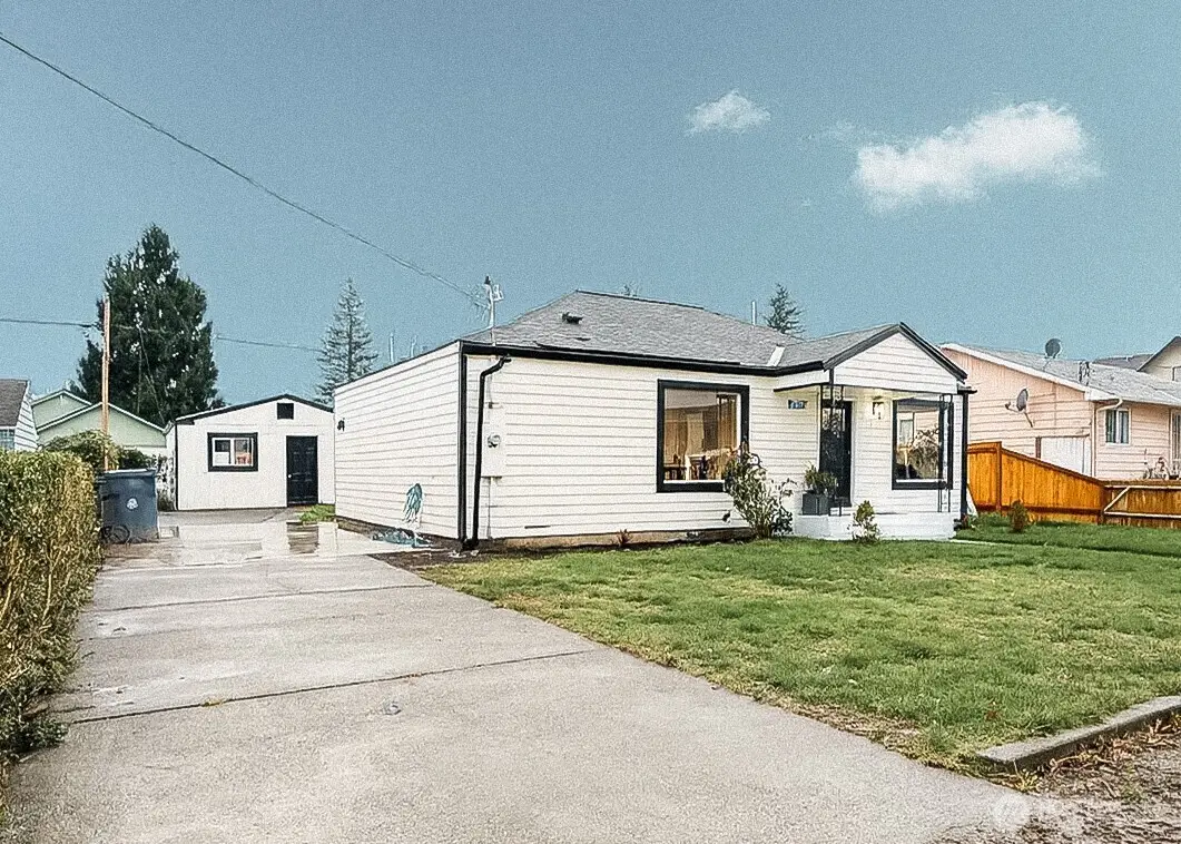 320 E Orange, Burlington, WA 98233 - Image #1