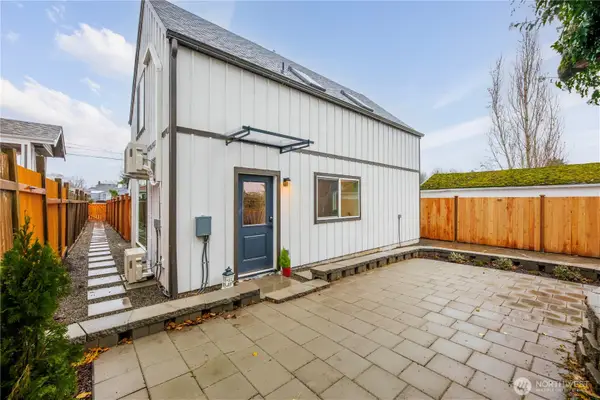 9223 38th Avenue S #B, Seattle, WA 98118