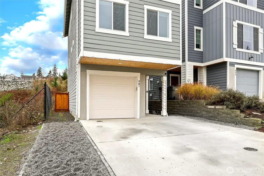 981 NW Highgarden Drive, Bremerton, WA 98311 - Image #2