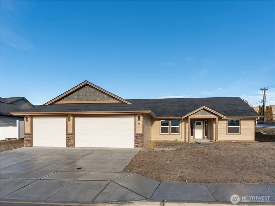 811 N Newport Loop, East Wenatchee, WA 98802 - Image #2